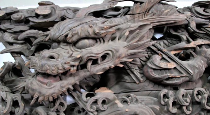 Sculpture des dragons avant restauration (détail), novembre 2022 © Musée Cernuschiv